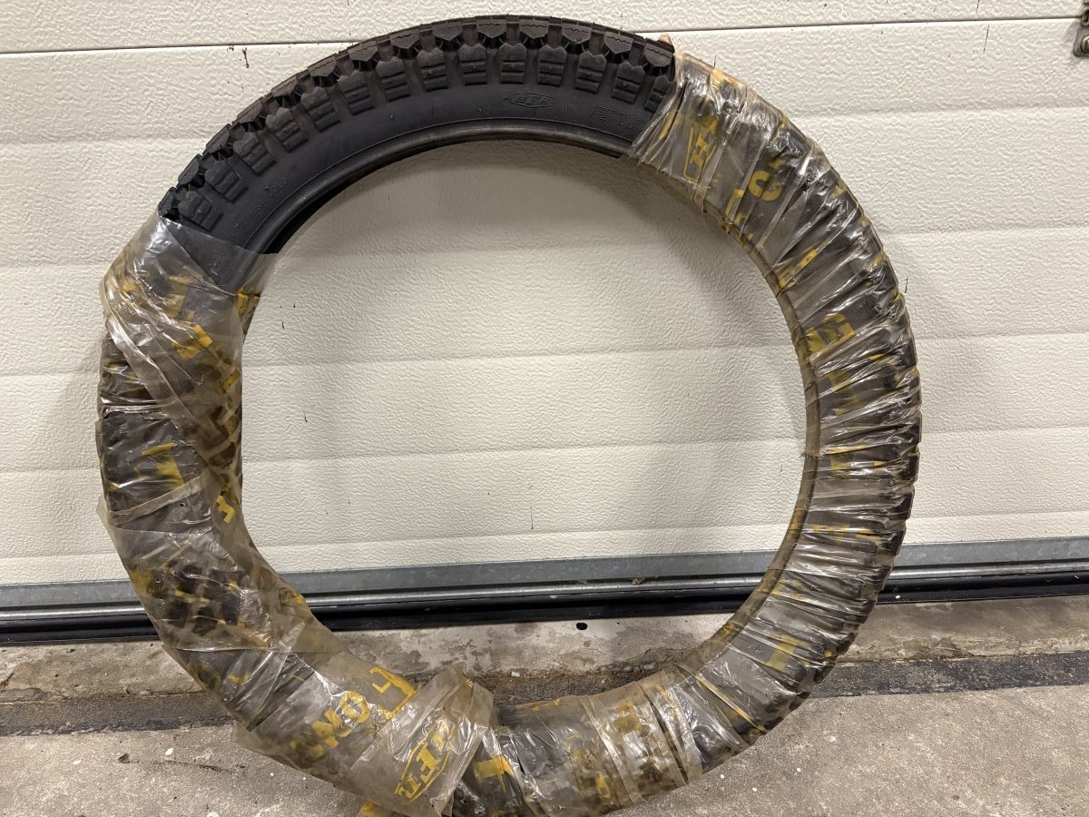 HWA Buitenband 2.75 - 18