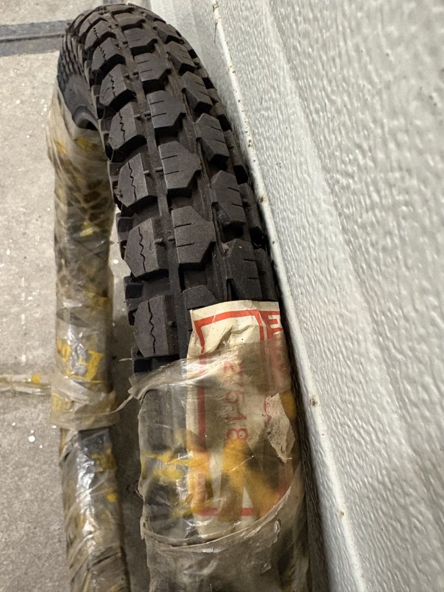 HWA Buitenband 2.75 - 18