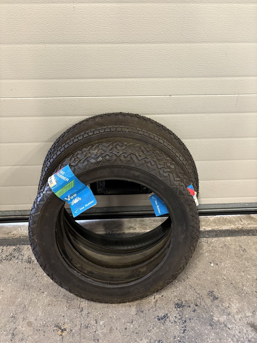 4 x buitenband bromfiets