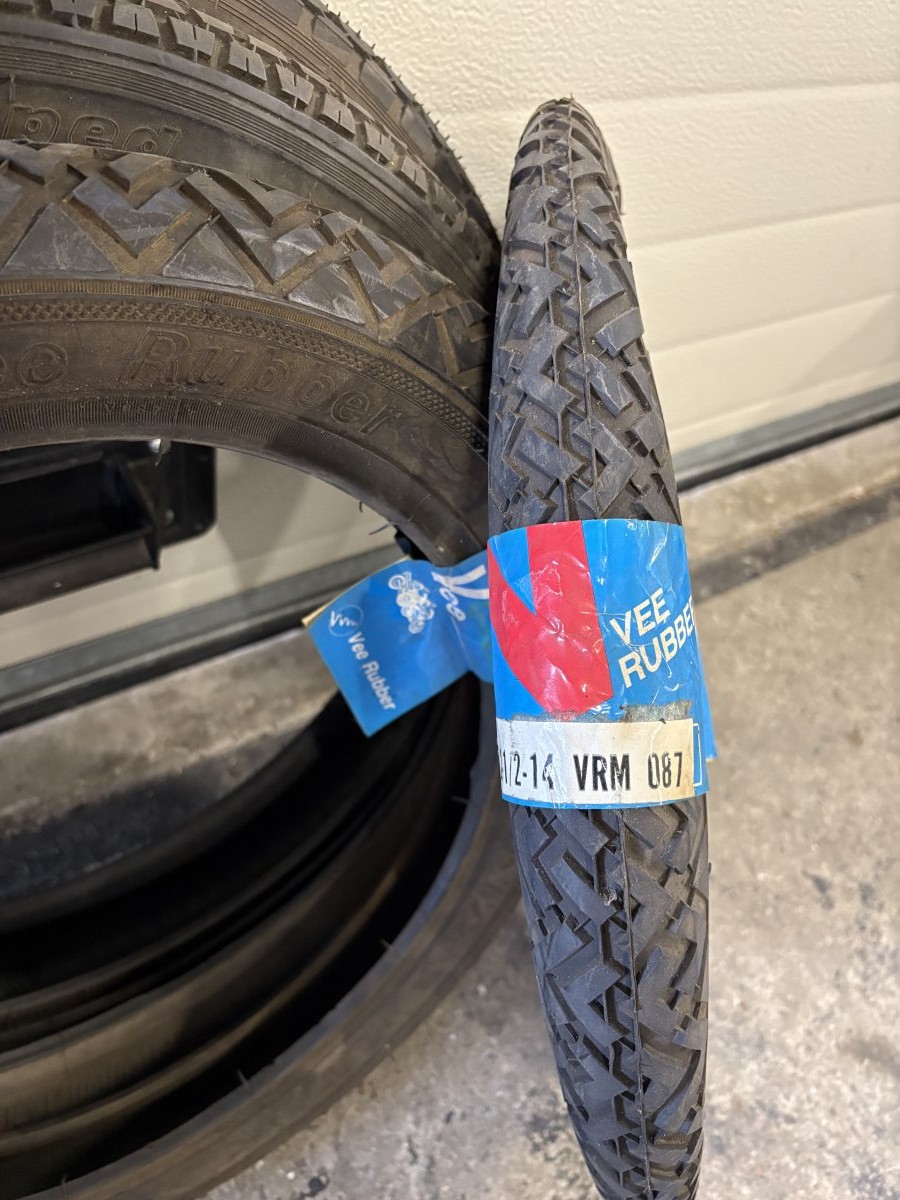 4 x buitenband bromfiets