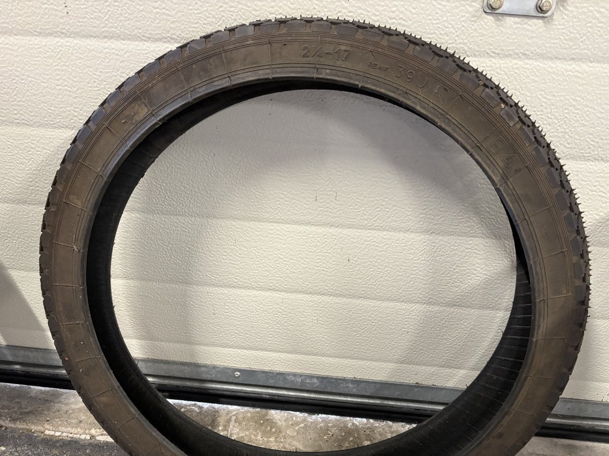 4 x buitenband bromfiets