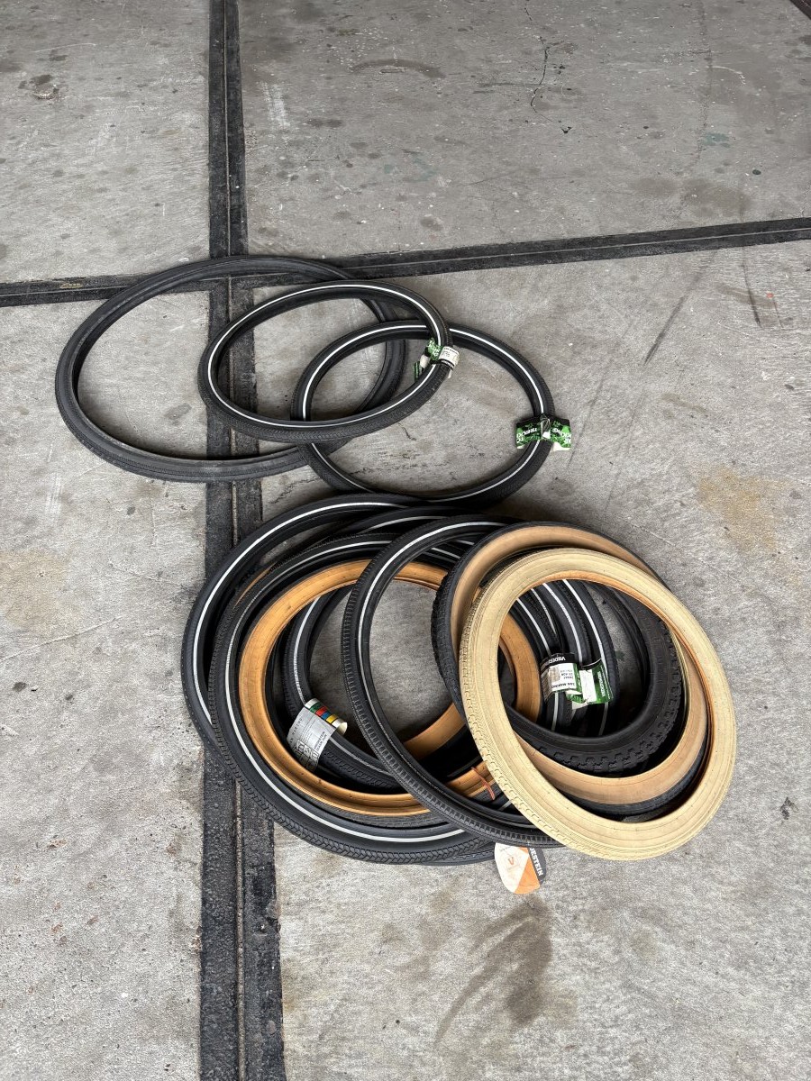 Partijtje buitenbanden kleine maten