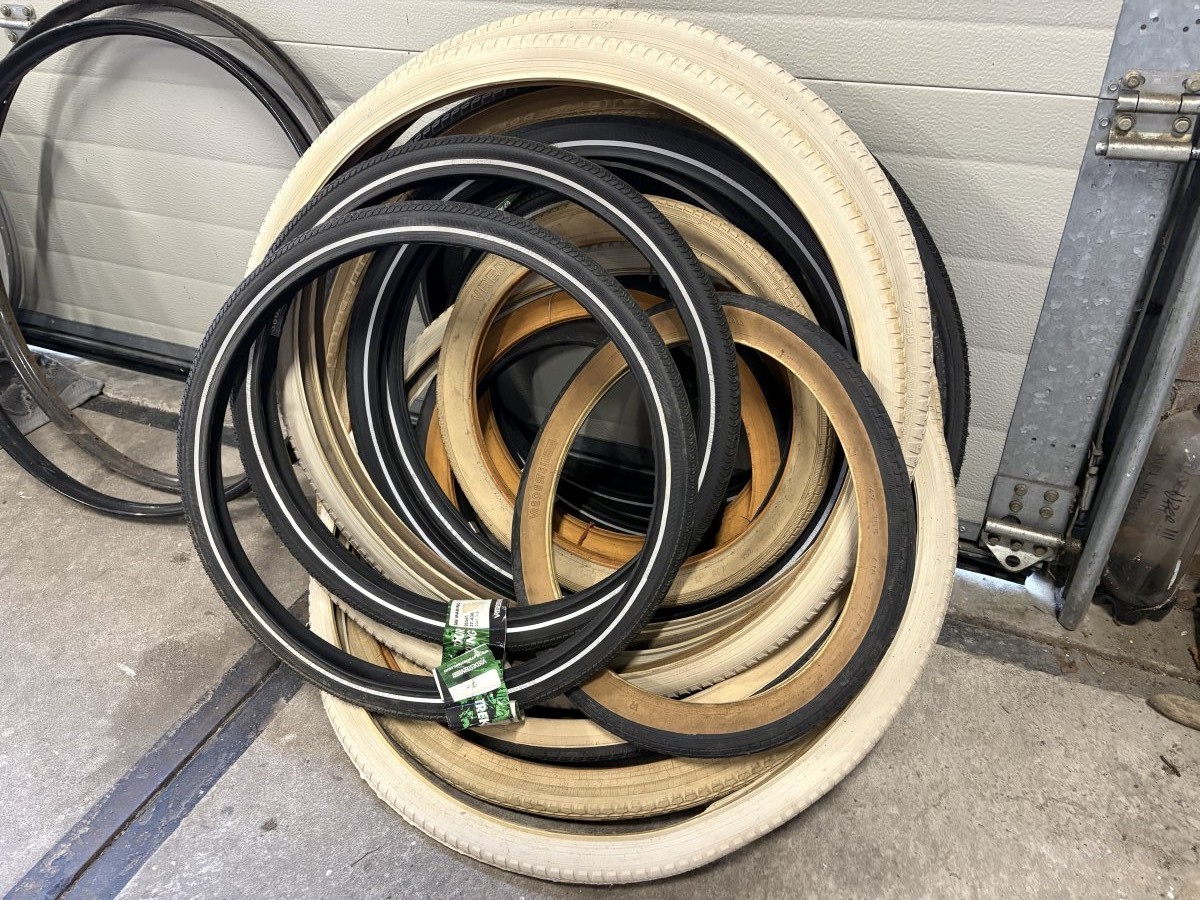 Partijtje buitenbanden kleine maten